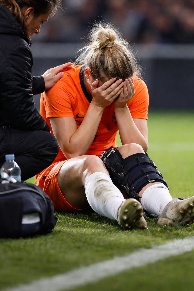 Nieuwe kruisbandblessure treft Oranje Leeuwin Aniek Nouwen zwaar